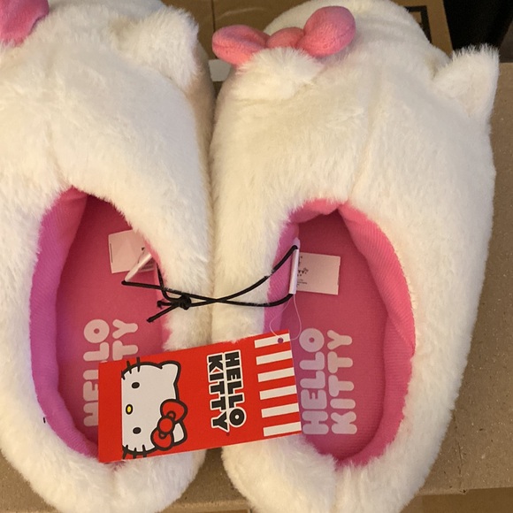 Hello Kitty Women's Slippers - Picture 2 of 3